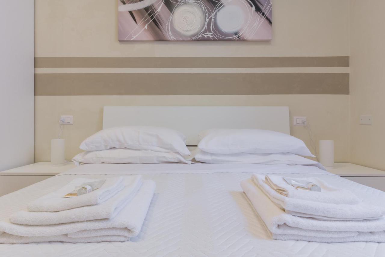 Center Rooms เปียเชนซา ภายนอก รูปภาพ
